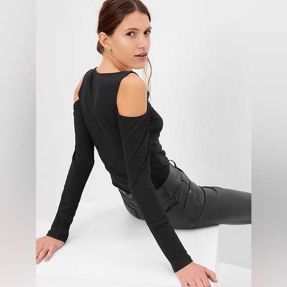 Gap Rib Cutout Top - Picture 4 of 4